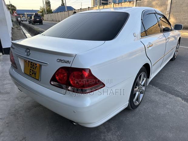 Toyota Crown 2006 White