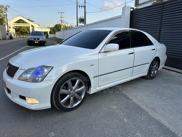 Toyota Crown 2006 White
