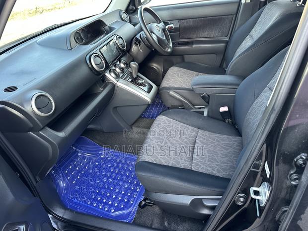 Toyota Corolla Rumion Hatchback 1.5 FWD 2011 Black