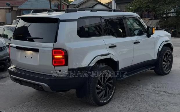 Toyota Land Cruiser Prado 2.8 2024 White