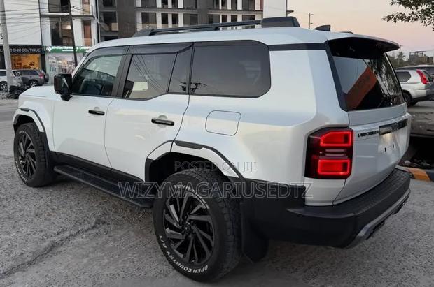 Toyota Land Cruiser Prado 2.8 2024 White