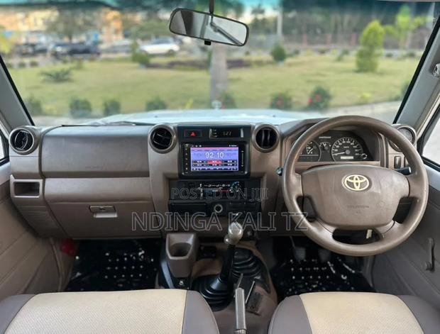 Toyota Land Cruiser 2010 White