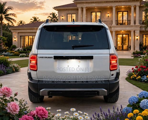 Toyota Land Cruiser Prado 2024 White