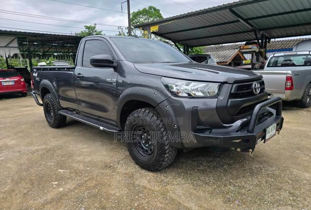 Toyota Hilux 2021 Black
