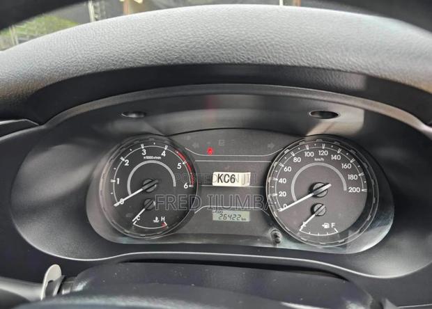 Toyota Hilux 2021 Black