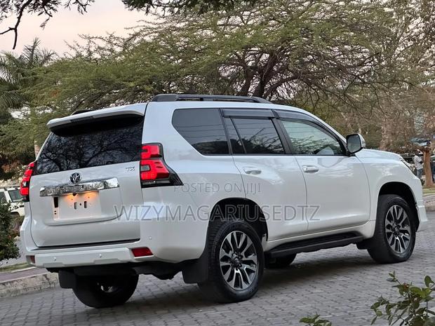 Toyota Land Cruiser Prado 2023 Beige