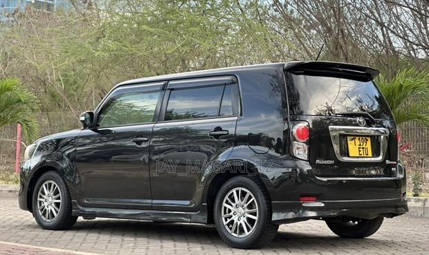 Toyota Corolla Rumion 2010 Black