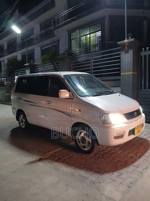 Toyota Noah 2001 Silver