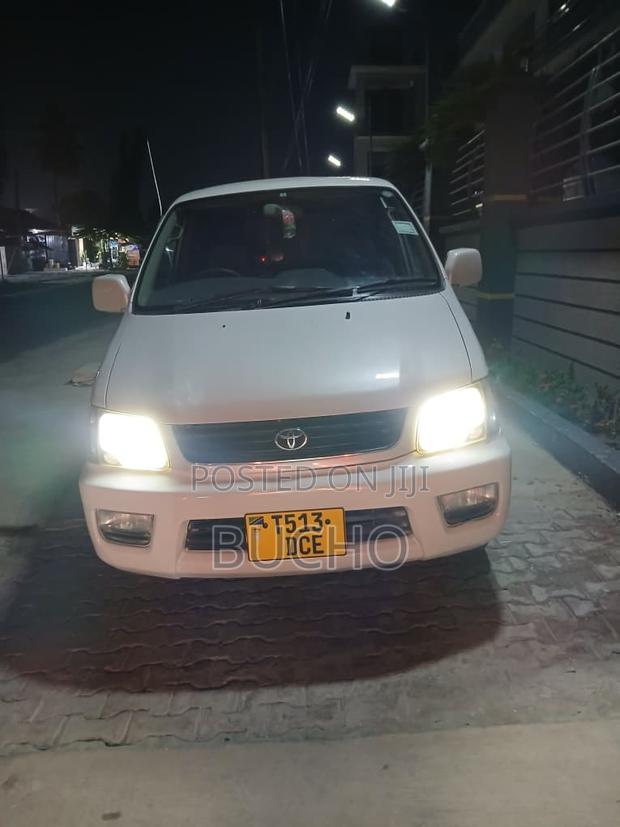 Toyota Noah 2001 Silver