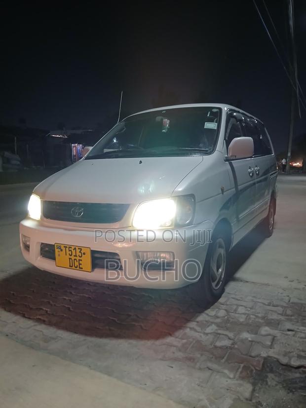 Toyota Noah 2001 Silver