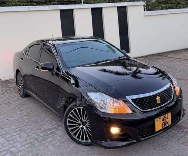 Toyota Crown 2010 Black