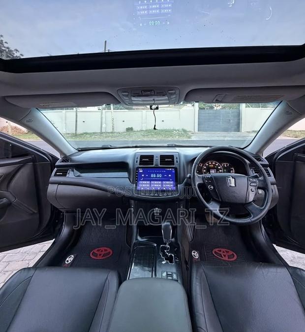 Toyota Crown 2010 Black