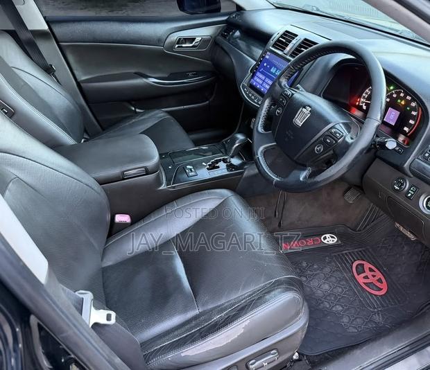 Toyota Crown 2010 Black