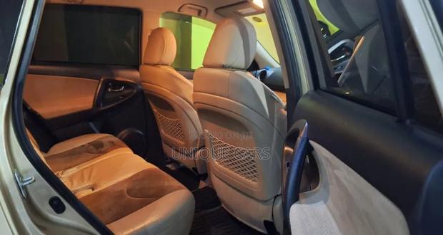 Toyota Vanguard 2012 Gold