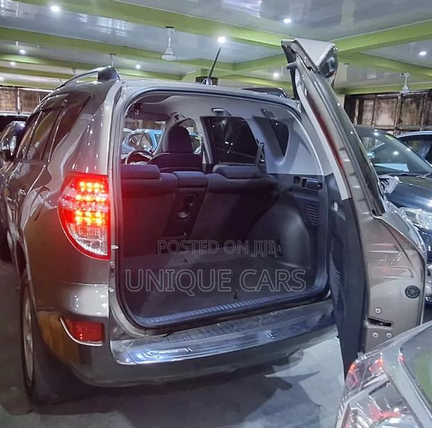 Toyota RAV4 2009 Brown