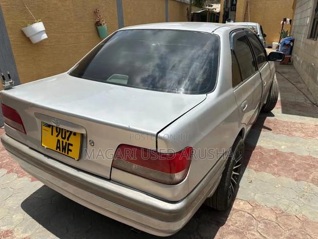 Toyota Carina 2000 Silver
