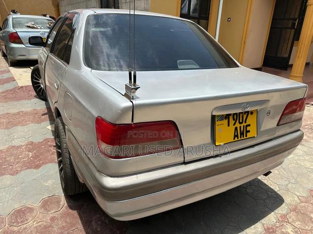 Toyota Carina 2000 Silver