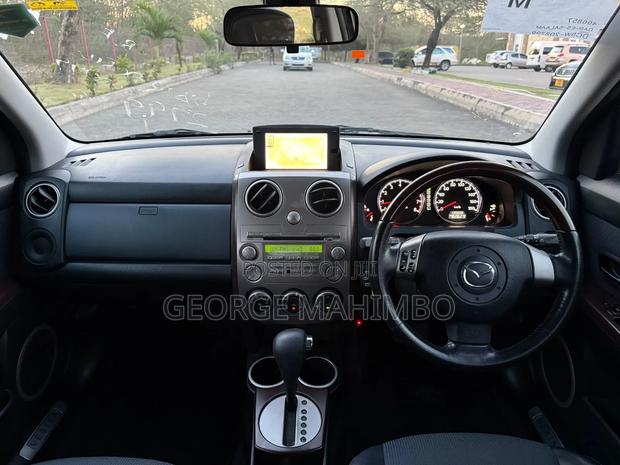Mazda Verisa 2005