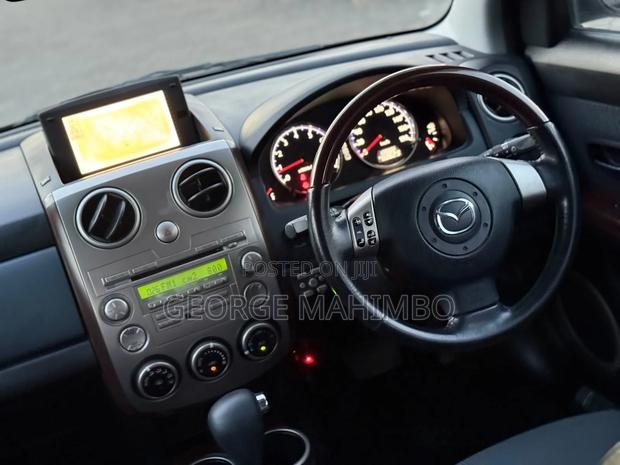 Mazda Verisa 2005