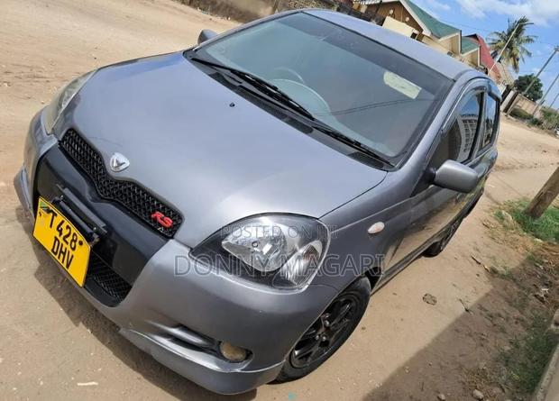 Toyota Vitz 2006 Gray