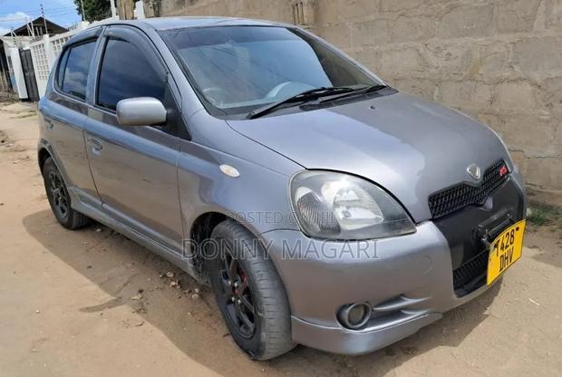 Toyota Vitz 2006 Gray