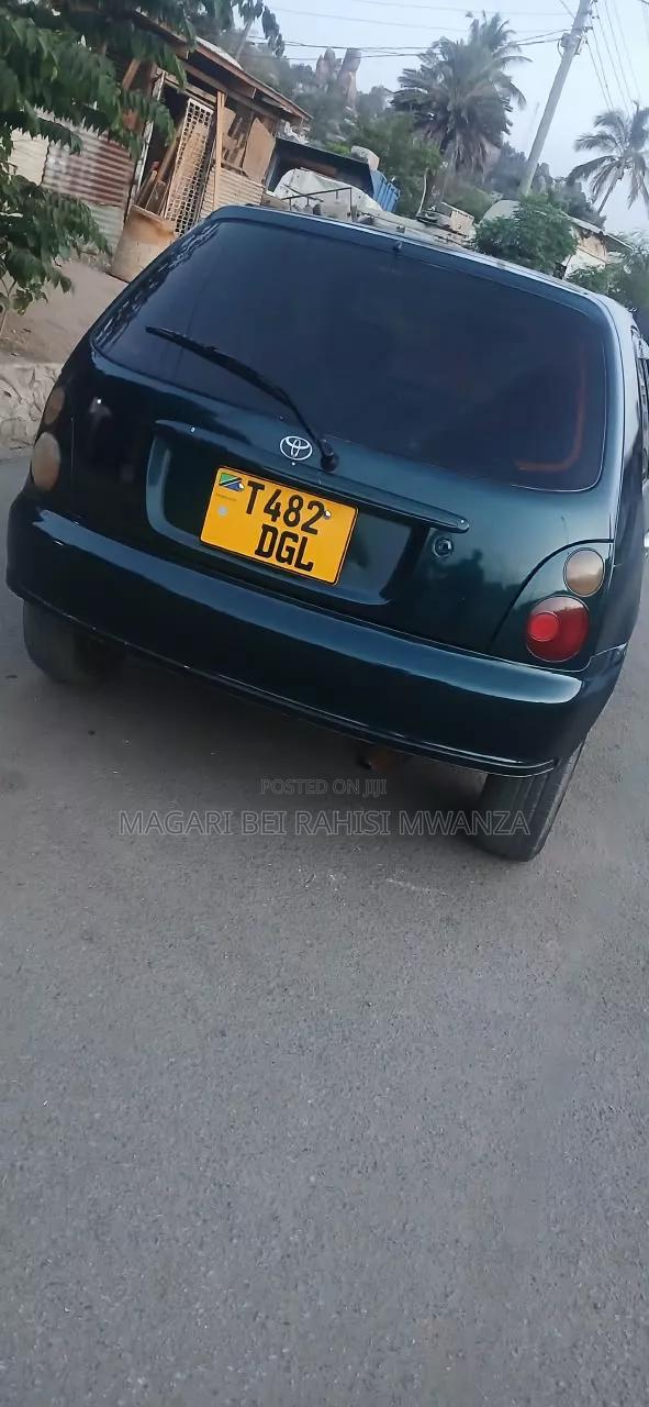 Toyota Starlet 2003 Beige