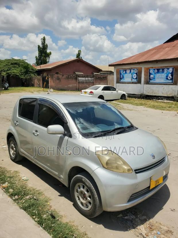 Toyota Passo 2005 Gold