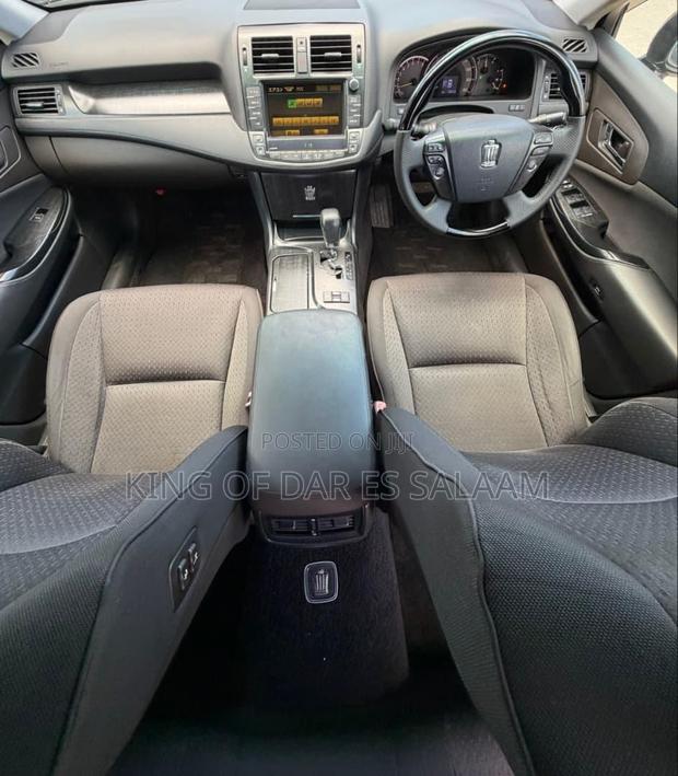 Toyota Crown 2009 Black