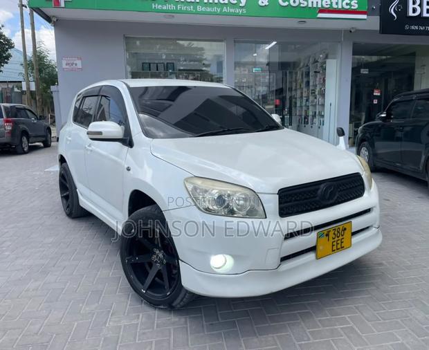 Toyota RAV4 2008 White
