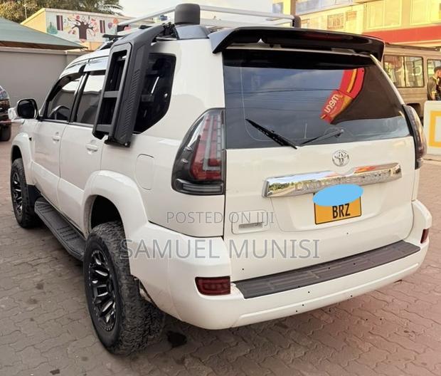 Toyota Land Cruiser 2007 White