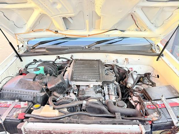 Toyota Land Cruiser 2007 White