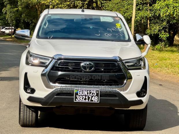 Toyota Hilux 2020 White