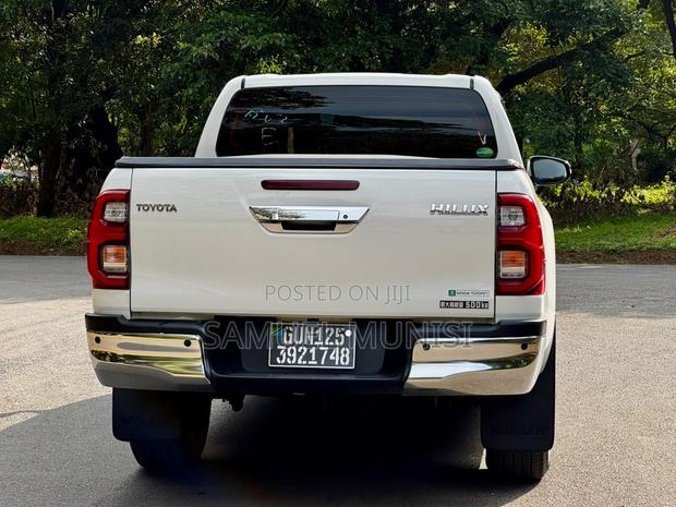 Toyota Hilux 2020 White