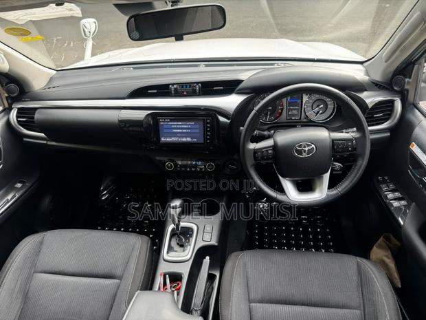 Toyota Hilux 2020 White