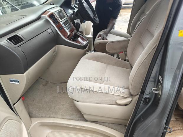 Toyota Alphard 2.4 Petrol AWD 2002 Gray
