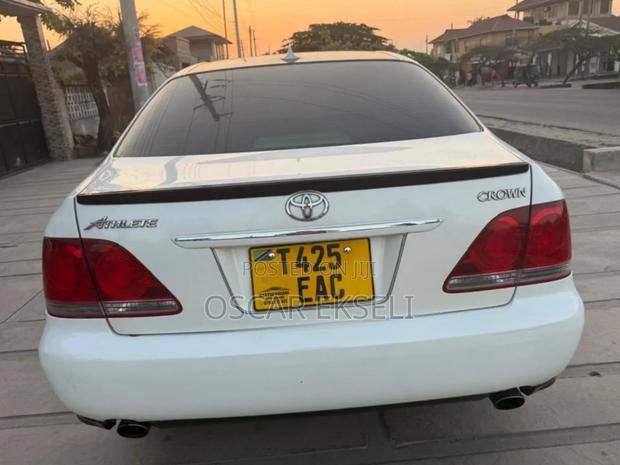 Toyota Crown 2004 White
