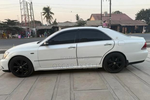 Toyota Crown 2004 White
