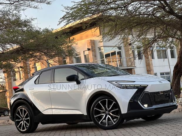 Toyota C-HR 2024 White