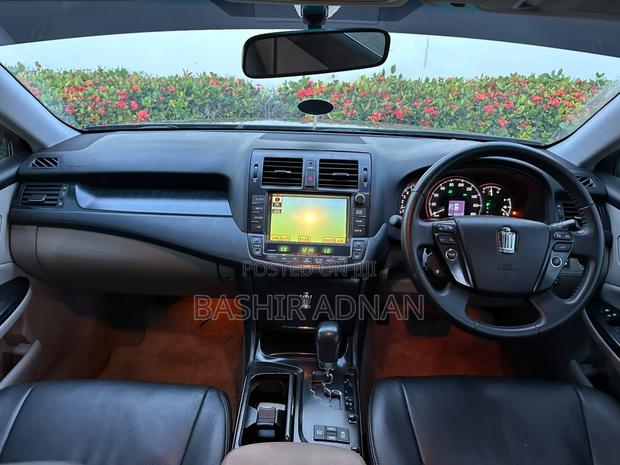 Toyota Crown 2009 Black