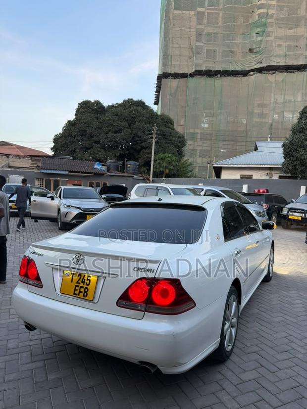 Toyota Crown Royale 2005 White