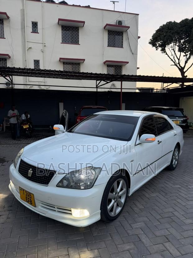 Toyota Crown Royale 2005 White