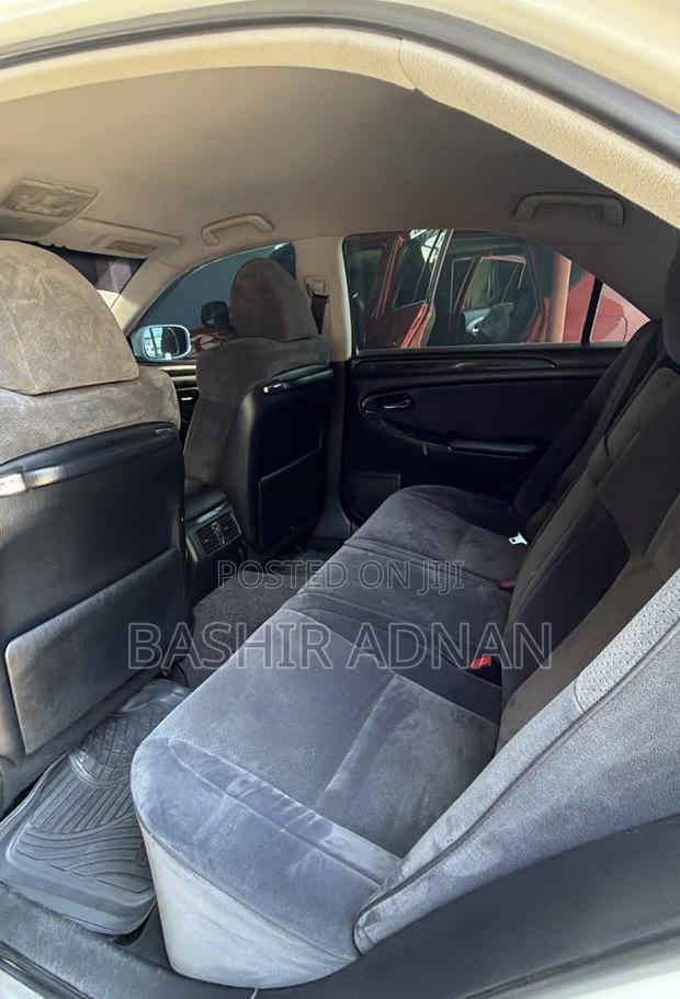 Toyota Crown Royale 2005 White