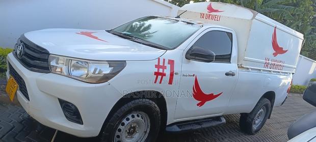 Toyota Hilux 2021 White