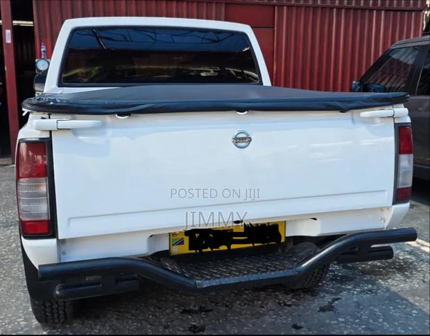 Nissan Hardbody 2016 White
