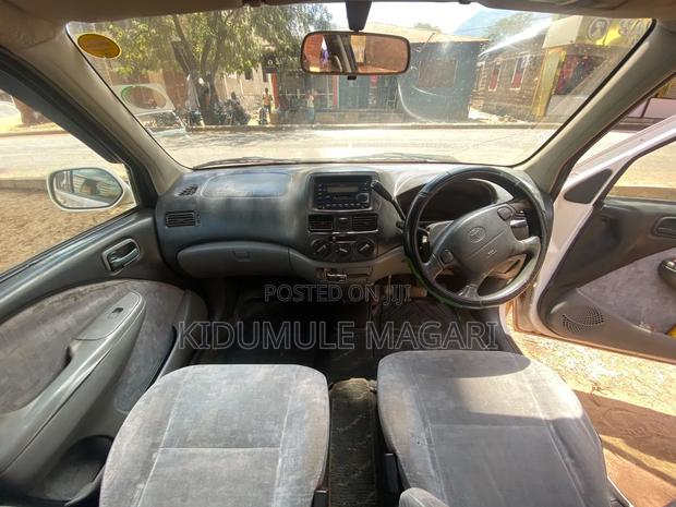 Toyota Raum 2000 Pearl