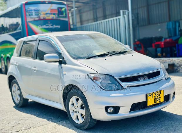 Toyota IST 2006 Silver