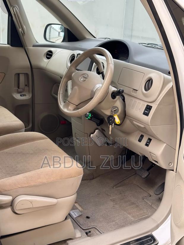 Toyota Porte 2008 White