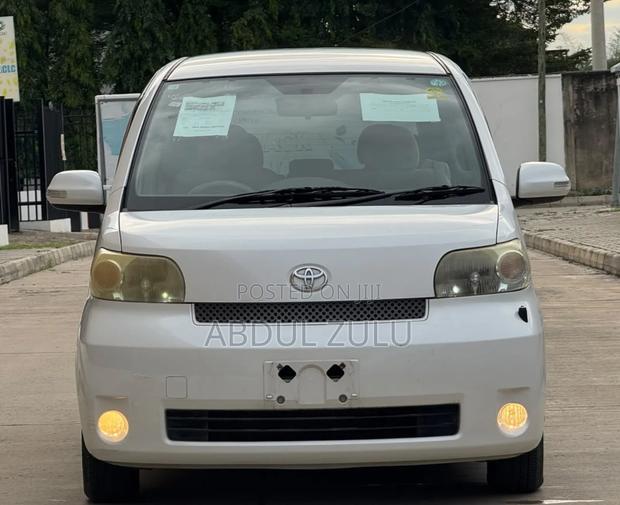 Toyota Porte 2008 White