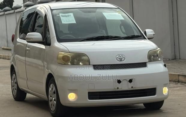 Toyota Porte 2008 White