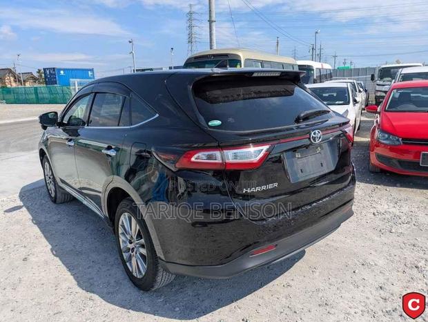 Toyota Harrier 2.0 2017 Black
